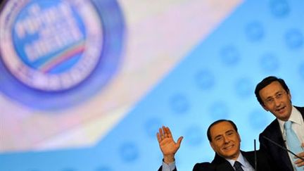 Silvio Berlusconi et Francesco Fini, lors de la création du Parti de la Liberté, en mars 2009 (AFP / Andreas Solaro)