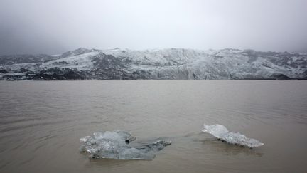 Une photo prise le 16 octobre 2015 du glacier islandais&nbsp;Solheimajökull. (THIBAULT CAMUS / POOL)