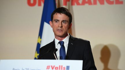 Battu, Valls estime que "les germes de la décomposition politique sont là"