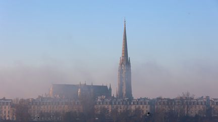 La ville de Bordeaux (Gironde), lors d'un épisode de pollution de l'air en janiver 2022. (COTTEREAU FABIEN / MAXPPP)