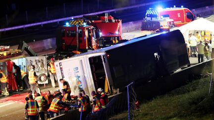 Accident de car mortel sur l'autoroute A7, dans la Drôme, le 26 mai 2018. (FABRICE HEBRARD / MAXPPP)