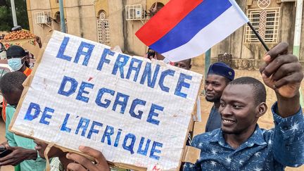 Slogan anti-français dans une manifestation à Niamey (Niger) le 3 août 2023 (- / AFP)