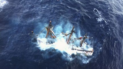 L'ouragan a eu raison hier de la r&eacute;plique de l'historique Trois-m&acirc;ts HMS Bounty. Elle&nbsp;a coul&eacute; au large de la Caroline du Nord (sud-est), tuant l'un des 16 membres d'&eacute;quipage. Le capitaine est port&eacute; disparu. (REUTERS )