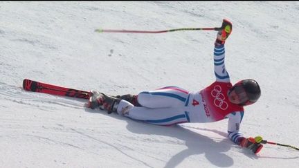 Après avoir fini septième lors de la première manche, Tessa Worley a lourdement chuté durant la deuxième. Heureusement, la Française s'est relevée sans trop de difficulté.