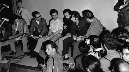 Claude Lelouch, Jean Luc Godard, François Truffaut, Louis Malle et Roman Polanski en grève par solidarité avec les étudiants français lors du Festival de Cannes de 1968 qui va être annulé. Les voici lors de la célèbre conférence de presse. (GILBERT TOURTE / GAMMA-RAPHO)