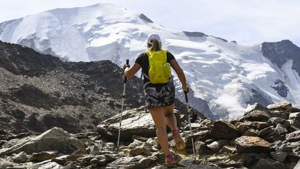 Le maire de Saint-Gervais en Haute-Savoie a fermé les&nbsp;refuges du Goûter et de Tête Rousse&nbsp;début août 2022. L'ascension du Mont-Blanc est jugé trop dangereuse en raison de la sécheresse, surtout pour les alpinistes amateurs. (PHILIPPE DESMAZES / AFP)