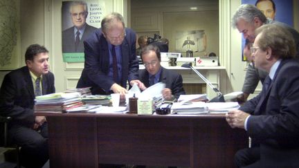 François Hollande dans la permanence socialiste de Tulle lors des élections législatives de 2002.&nbsp; (MAXPPP)