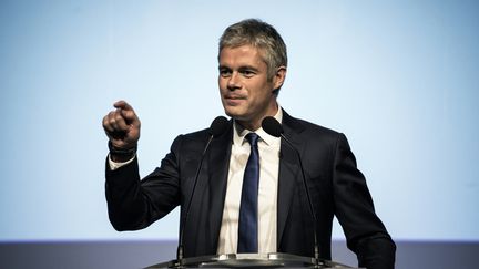 Laurent Wauquiez s'exprime lors d'un meeting des Républicains en vue des élections régionales, le 2 décembre 2015, à Lyon (Rhône). (JEFF PACHOUD / AFP)