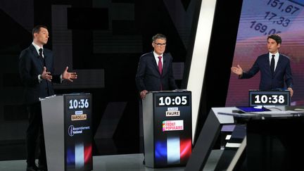 Jordan Bardella, Olivier Faure et Gabriel Attal, lors du débat télévisé sur France 2, le 27 juin 2024. (DIMITAR DILKOFF / POOL)