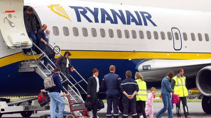 Un avion de la compagnie Ryanair, le 14 avril 2013, à l'aéroport de Beauvais. (Photo d'illustration) (PHILIPPE HUGUEN / AFP)