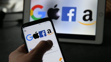 Les Gafa (Google, Apple, Facebook et Amazon) représentés sur des écrans. (MAXPPP)