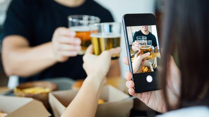 Les jeunes, l'alcool et les réseaux sociaux : un cocktail explosif ?