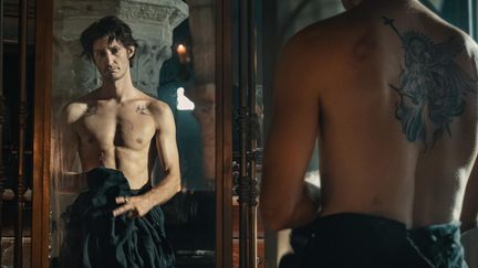 Pierre Niney in "The Count of Monte Cristo". (CHAPTER 2 – PATHE FILMS – M6 – JEROME PREBOIS)