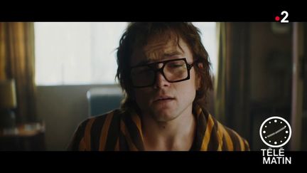 Elton John, joué par Egerton, dans le biopic. (France 2)