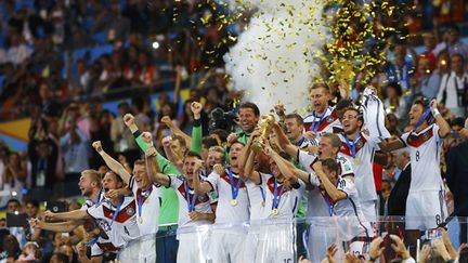 &nbsp; (La Mannschaft célèbre, dimanche soir à Rio, son quatrième titre mondial après sa victoire sur l'Argentine. © REUTERS/Darren Staples)