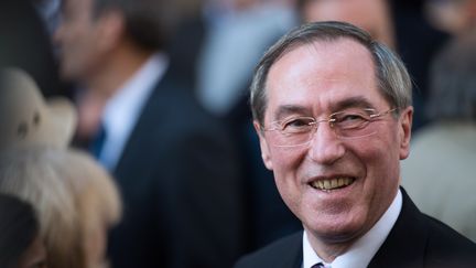 Claude Guéant quitte les locaux de l'UMP le 8 juillet 2013, à Paris. (MARTIN BUREAU / AFP)