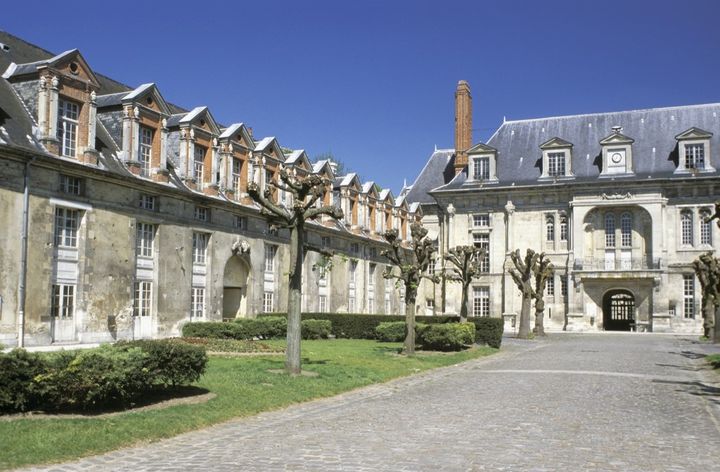 La cour d'honneur du château de&nbsp;Villers Cotterets (Aisne). (DANIEL THIERRY / PHOTONONSTOP)