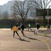 Des enfants dans la cour de récréation du collège François Villon, à Paris, le 14 janvier 2022. (ALINE MORCILLO / HANS LUCAS / AFP)