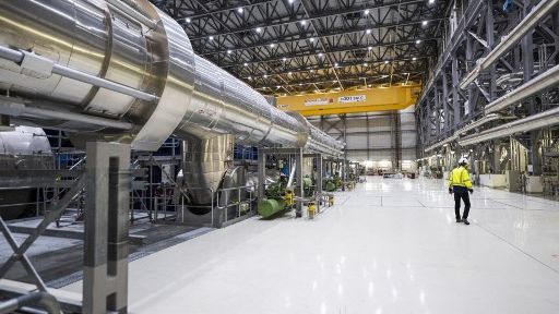 Une vue de l'intérieur du réacteur nucléaire EPR, Olkiluoto 3, de conception franco-allemande, inauguré en grande pompe jeudi 28 septembre, en Finlande. (JONATHAN NACKSTRAND / AFP)