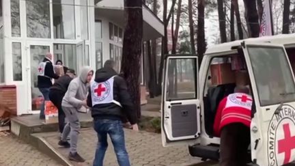 Guerre en Ukraine : l’aide humanitaire indispensable de la Croix Rouge apportée aux civils