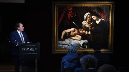 Le tableau du Caravage Judith et Holoferne&nbsp;(1607), présenté à Londres le 28 février 2019. (ANDY RAIN / EPA)