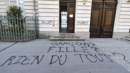 Les murs du lyc&eacute;e Cl&eacute;menceau de Nantes (Loire-Atlantiques) ont &eacute;t&eacute; tagu&eacute;s pendant la nuit de jeudi &agrave; vendredi 16 mai. (MAXPPP)