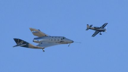 Le premier essai de la société de tourisme spatial Virgin Galactic, fondée par Richard Branson, le 13 décembre 2018 à Mojave en Californie (Etats-Unis).&nbsp; (GENE BLEVINS / AFP)