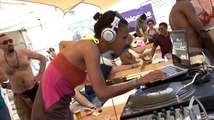 Mix, tong et electro au Worldwide Festival de Sète
 (France 3 - Culturebox)