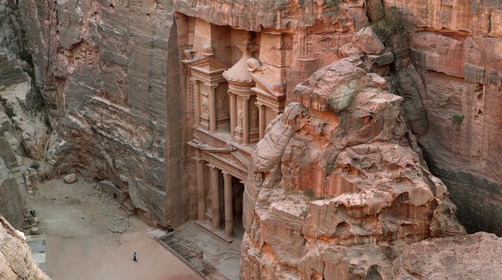 Le Khazneh du site de P&eacute;tra (Jordanie), ici en juillet 2012, souffre de l'&eacute;rosion due au temps et au passage de centaines de milliers de visiteurs par an. (MANUEL COHEN / AFP)