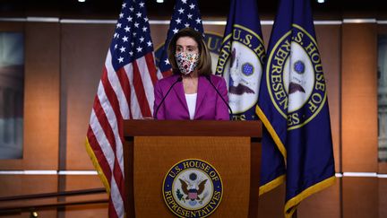 Nancy Pelosi, présidente démocrate de la Chambre des réprésentants des Etats-Unis, lors d'une conférence de presse le 7 janvier 2021 à Washington. (BRENDAN SMIALOWSKI / AFP)