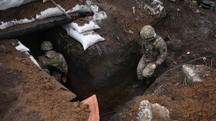 Crise en Ukraine : reportage sous les bombardements dans l'est du pays