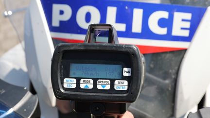 Le conducteur interpellé après avoir blessé un motard de la police en tentant de prendre la fuite à Caen, le 21 juin 2022, avait été flashé pour excès de vitesse. (HERVE KIELWASSER / MAXPPP)