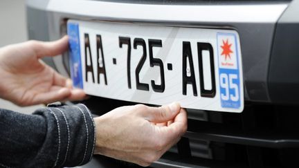 144 694 voitures ont &eacute;t&eacute; immatricul&eacute;es, selon le Comit&eacute; des constructeurs fran&ccedil;ais d'automobiles, en novembre 2012.&nbsp; (BERTRAND GUAY / AFP)