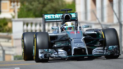 Lewis Hamilton (Mercedes) dans les rues de Monaco (BORIS HORVAT / AFP)