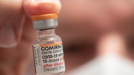 Une dose de vaccin contre le Covid-19 réservé aux enfants, le 14 décembre 2021 à Frankenthal (Allemagne). (BORIS ROESSLER / DPA / AFP)