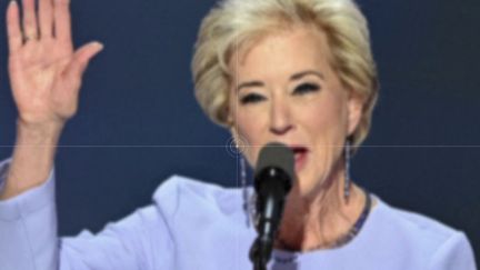 Donald Trump a nommé l'ancienne patronne de la fédération de catch WWE, Linda McMahon, ministre de l'Éducation. (franceinfo)