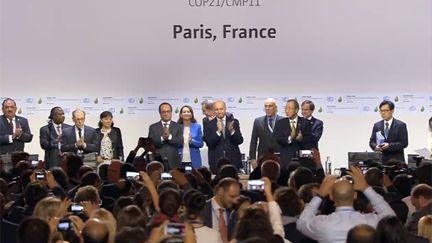 &nbsp; (François Hollande et Laurent Fabius ont défendu samedi matin au Bourget un projet d'accord climatique "différencié, équilibré et juridiquement contraignant" © COP21)