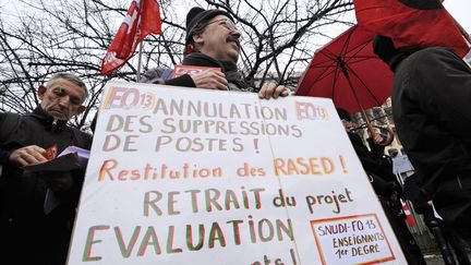 Une manifestation enseignante, le 31 janvier 2012 devant le rectorat d'Aix-en-Provence (Bouches-du-Rh&ocirc;ne). (ANNE-CHRISTINE POUJOULAT / AFP)