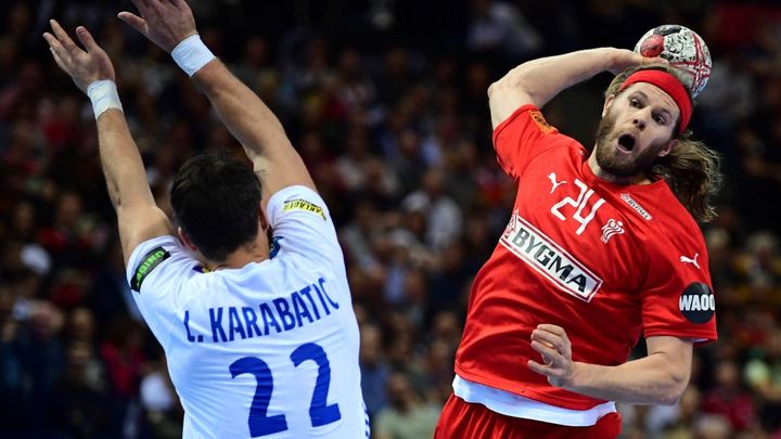 Mikkel Hansen face à Luka Karabatic, le 25 janvier 2019. (SOEREN STACHE / DPA)