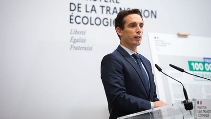 Jean-Baptiste Djebbari, ministre délégué auprès de la ministre de la Transition écologique, chargé des Transports, au ministère, à Paris, le 12 octobre 2020.&nbsp; (LOUISE MERESSE / SIPA)