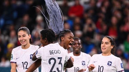 La Française Kadidiatou Diani célèbre son but lors du match face au Panama, à Sydney (Australie), pendant la Coupe du monde de football, le 2 août 2023. (FRANCK FIFE / AFP)