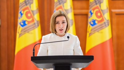 La présidente de la Moldavie, Maia Sandu, lors d'une conférence de presse à Chisinau (Moldavie), le 10 novembre 2022. (BOGDAN TUDOR / AFP)