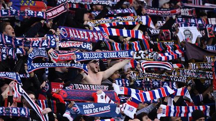 Des supporters du&nbsp;PSG au Parc des Princes à Paris, le 6 mars 2018. (FRANCK FIFE / AFP)