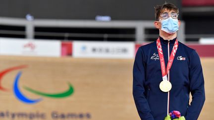 La première Marseillaise a résonné au Vélodrome d'Izu. Le Français âgé de 20 ans a été sacré champion paralympique et a pulvérisé le record du monde en finale de la poursuite C2, en 3'31''478.