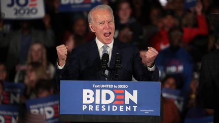 Le candidat démocrate à l'investiture Joe Biden prononce un discours, le 29 février 2020 à Columbia, après sa victoire en Caroline du Sud (Etats-Unis). (SCOTT OLSON / GETTY IMAGES NORTH AMERICA / AFP)