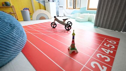 La nursery pour les athlètes, installée au village olympique des Jeux de Paris, le 23 juillet 2024. (RYOHEI MORIYA / AFP)