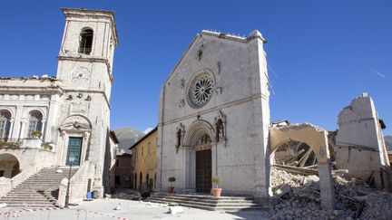 La basilique San Benedetto de Norcia en Ombrie après le séisme du 30 octobre. Un joyau du XIVe siècle dont seule la façade est restée debout.
 (RICCARDO DE LUCA / ANADOLU AGENCY)