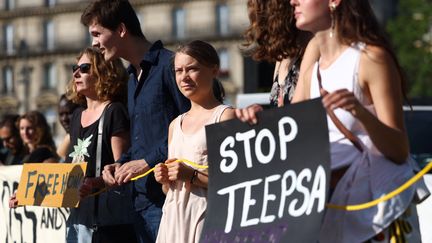 Greta Thunberg, during a demonstration on the sidelines of the summit for a new global financial pact, on June 23, 2023, in Paris.  (THOMAS SAMSON / AFP)