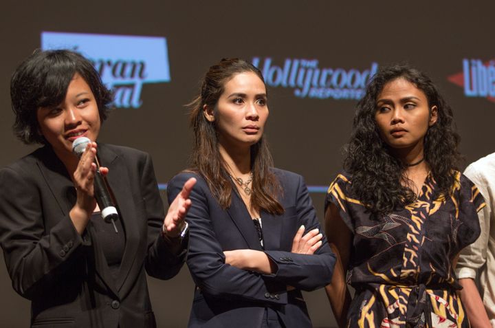 La réalisatrice Mouly Surya, les comédiennes Marsha Timoty et Dea Panendra
 (Jean-François Lixon)