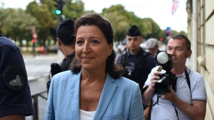 L'ancienne ministre de la Santé Agnès Buzyn arrivant à la Cour de justice de la République, à Paris, le 10 septembre 2021. (LUCAS BARIOULET / AFP)